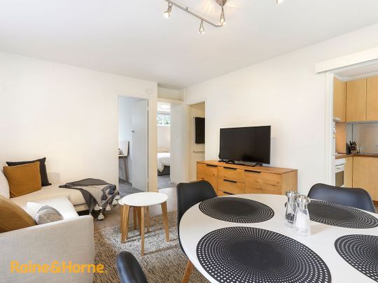 4/2 Lauramont Avenue, Sandy Bay, TAS 7005 - Photo 1
