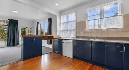 Spacious 3 bedroom home in Glenholme - Photo 5