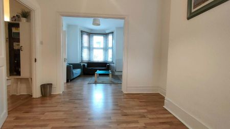 3 bedroom terraced house to rent - Photo 5