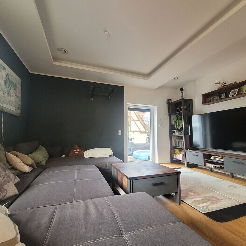 Schöne 3-Zimmer-Maisonette-Wohnung mit Terrasse u. Außenstellplatz in begehrter Lage in Sindelfingen - Photo 1