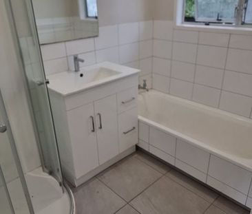 Sunny deck near Sunnyvale station - Photo 5