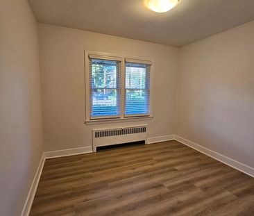 For Lease - 964 King Road Unit# Upper, Burlington, Ontario - Photo 3