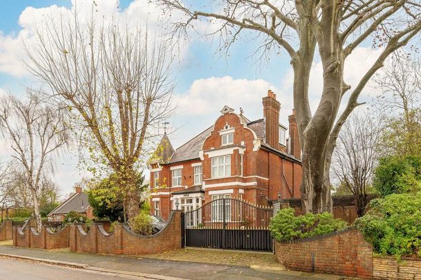 3 bedroom flat to rent - Photo 1