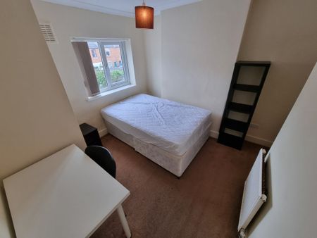 3 Bed Student Accommodation - Photo 5