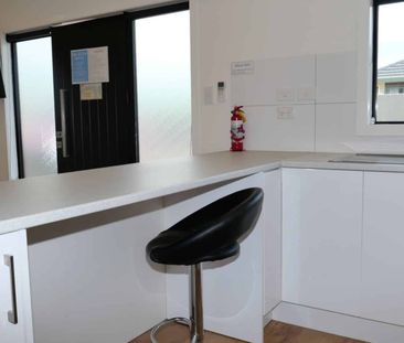 Sleek & Stylish One-Bedroom Living – Modern, Fresh, and Ready for You - Photo 4