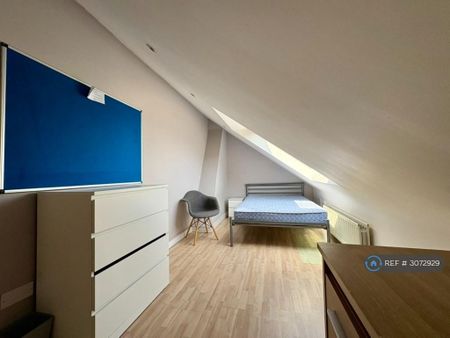 4 bedroom flat to rent - Photo 4