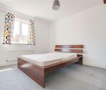 Teresa Gardens, Waltham Cross, EN8 - Photo 3