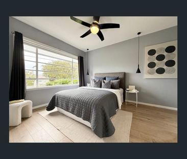 Three Bedroom Art-Deco Beauty - Photo 5