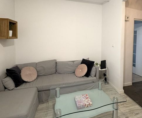 Warszawa, Śródmieście Mirów, Aleja Solidarności - Photo 1