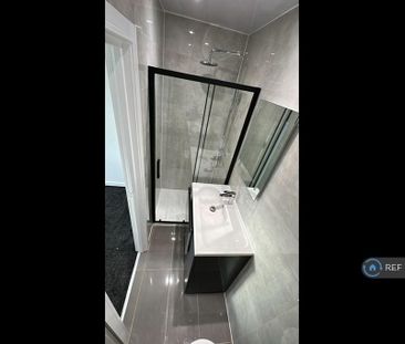 6 bedroom terraced house to rent - Photo 4