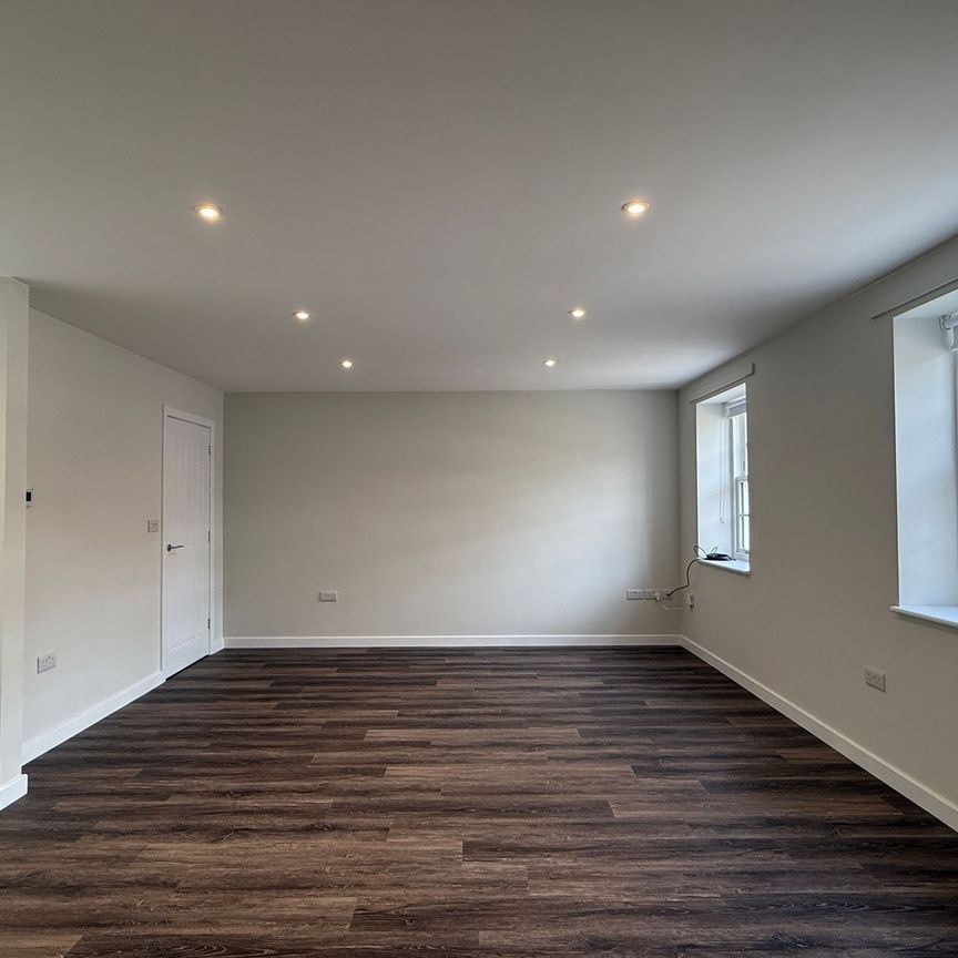 The Crescent, Taunton - Photo 1
