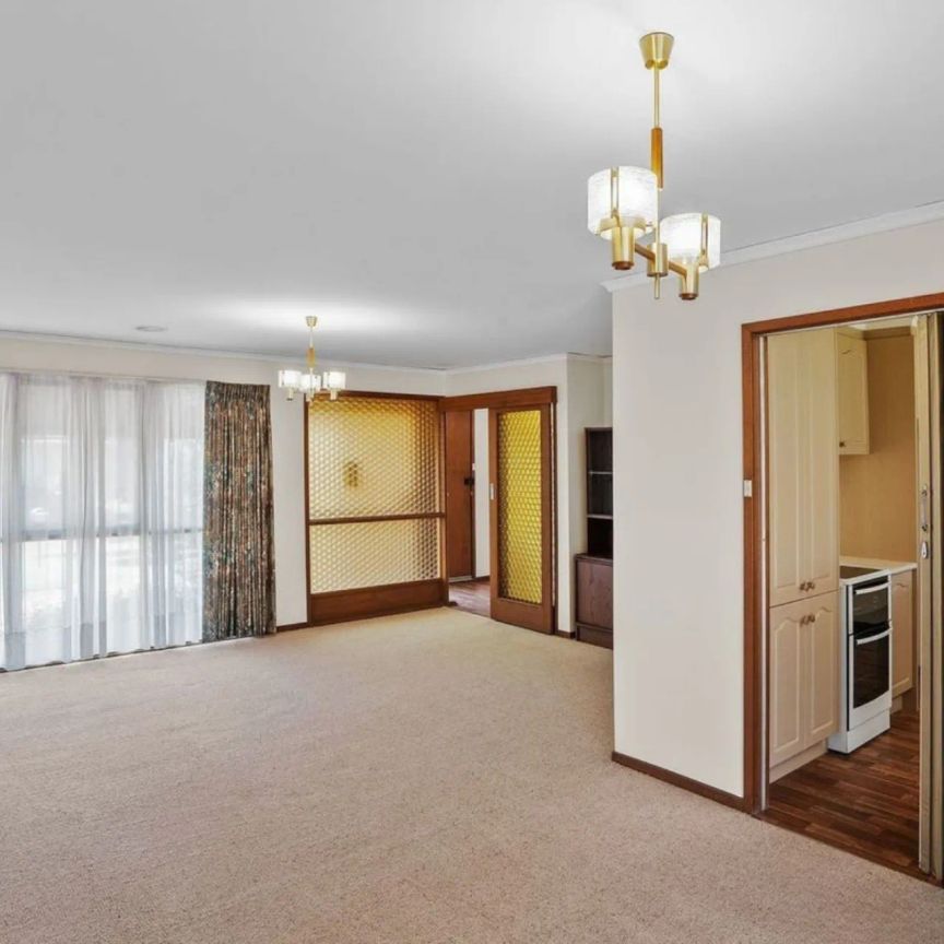 Spacious Family Living in a Prime Werribee Location - Photo 1