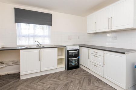 3 bed House - End Terrace To Let - Photo 5