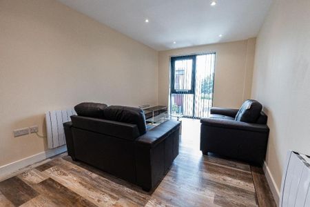 3 bedroom flat to rent - Photo 3