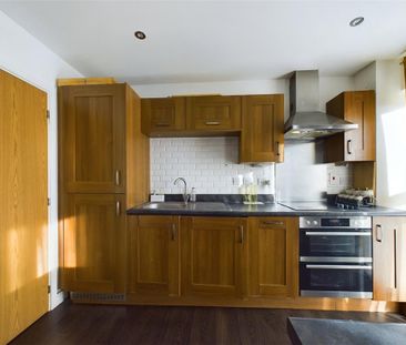 2 bedroom flat to rent - Photo 2