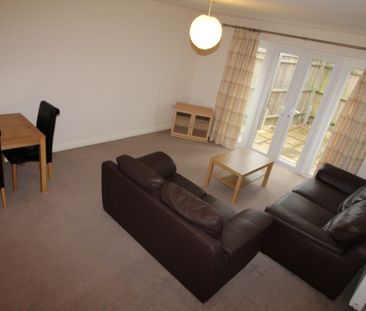 2 bed Apartment - To Let - Photo 5