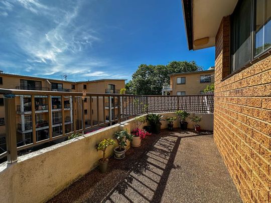 2-Bed Unit with Study for Rent in Hudson St within Catchment of Hurstville Public School - Photo 1