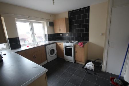 3 bedroom flat to rent - Photo 4
