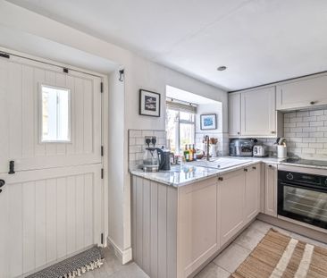 2 bedroom cottage to rent - Photo 2