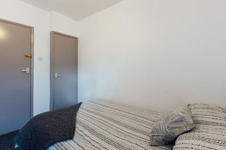 6 bedroom house to rent - Photo 3