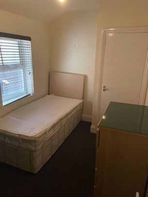 4 bedroom terraced house to rent - Photo 1