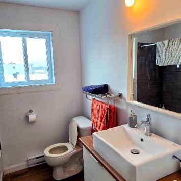 4 ½ St-Rédempteur (Internet et thermopompe inclus) - Photo 3