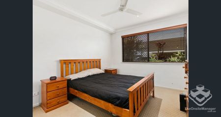 City-Edge Living – Fully Furnished Apartment with Pool - Photo 3
