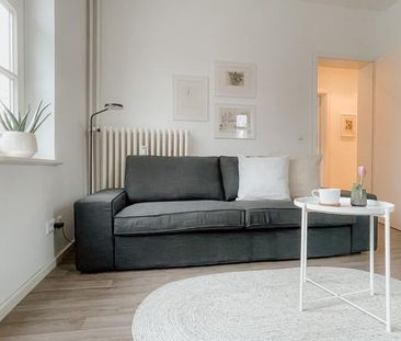 moderne möblierte 2-Zimmerwohnung mit Balkon in Winterhude - Foto 1