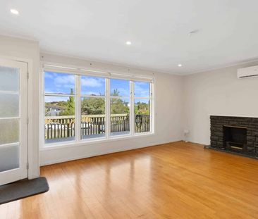 Three-bedroom home in the heart of Te Atatu Pe... - Photo 1