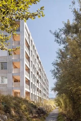 Moderne 3.5-Zimmer-Wohnung mit grossem Balkon zum Fluss - Photo 5