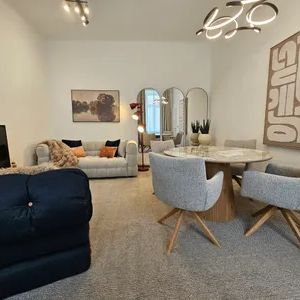 Koffer packen & einziehen: Stilvoll möblierte Altbauwohnung mit neuer Einbauküche - Photo 1