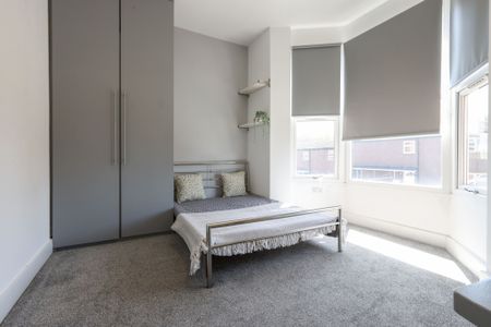 Kendal Lane, Hyde Park, Leeds - Photo 5