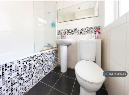3 bedroom terraced house to rent - Photo 5