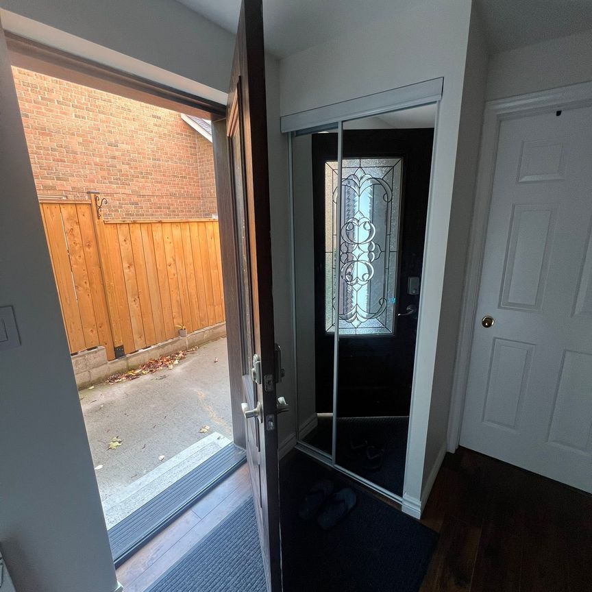 For Lease - 34 Timberline Trail Unit# Lower, Aurora, Ontario - Photo 1