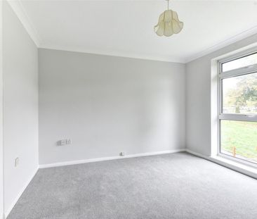 Syresham Gardens, Haywards Heath - Photo 2