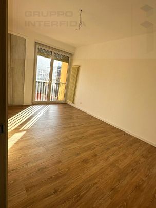 MODERN 2.5 ROOMS RENOVATED – 1ST FREE RENT - Photo 1