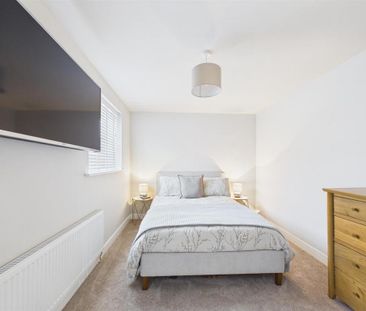 4 bedroom detached house to rent - Photo 6