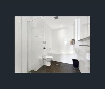 Stylish Two-Bedroom Apartment in the Iconic “Capella” Development - Photo 3