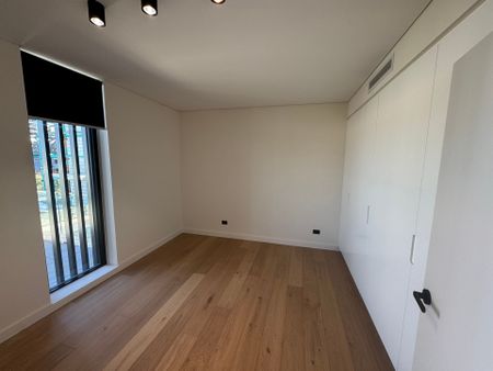 Fully renovated one bedroom apartment in The Grand! - Photo 2