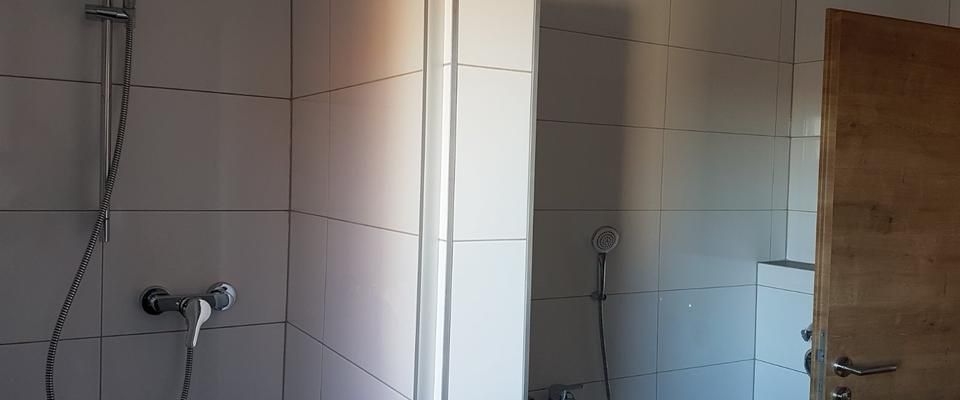 Neuwertige 5-Zimmer-Wohnung mit Süd-Terrasse in Moorenweis - Photo 1