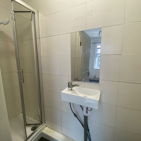 Room in a Shared House, Sweet Briar Walk, N18 - Photo 4