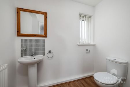 3 bedroom semi-detached house to rent - Photo 5