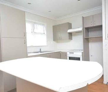 Charming 3BR Home in Papakura - Photo 4