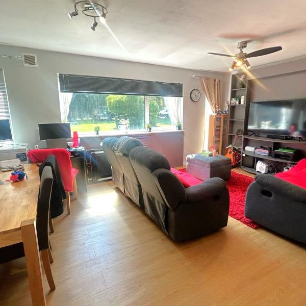 Brantwood Gardens, West Byfleet - 2 bedrooms Property for lettings - Seymours - Photo 1