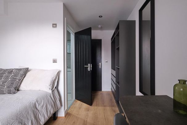 6 bedroom terraced house to rent - Photo 1