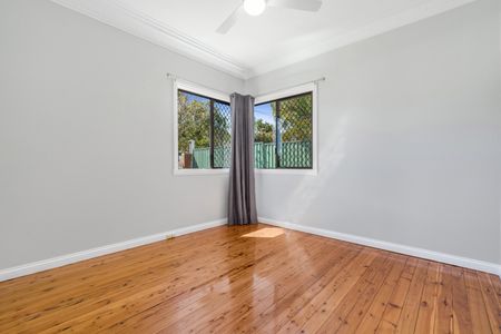 106 Joffre Street, Wynnum QLD 4178 - House For Rent | Domain - Photo 4