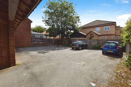 Danziger Way, Borehamwood, WD6 - Photo 3