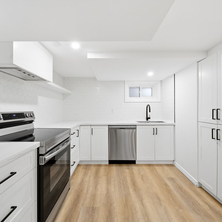 For Lease - 6 Corbett Crescent, Aurora, Ontario - Photo 1