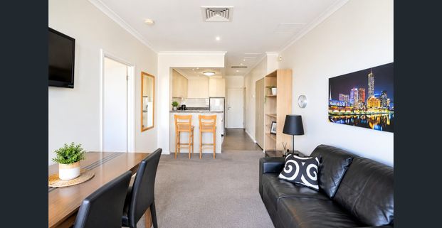 Fully Furnished City Apartment with Breathtaking Yarra River Views - Photo 1