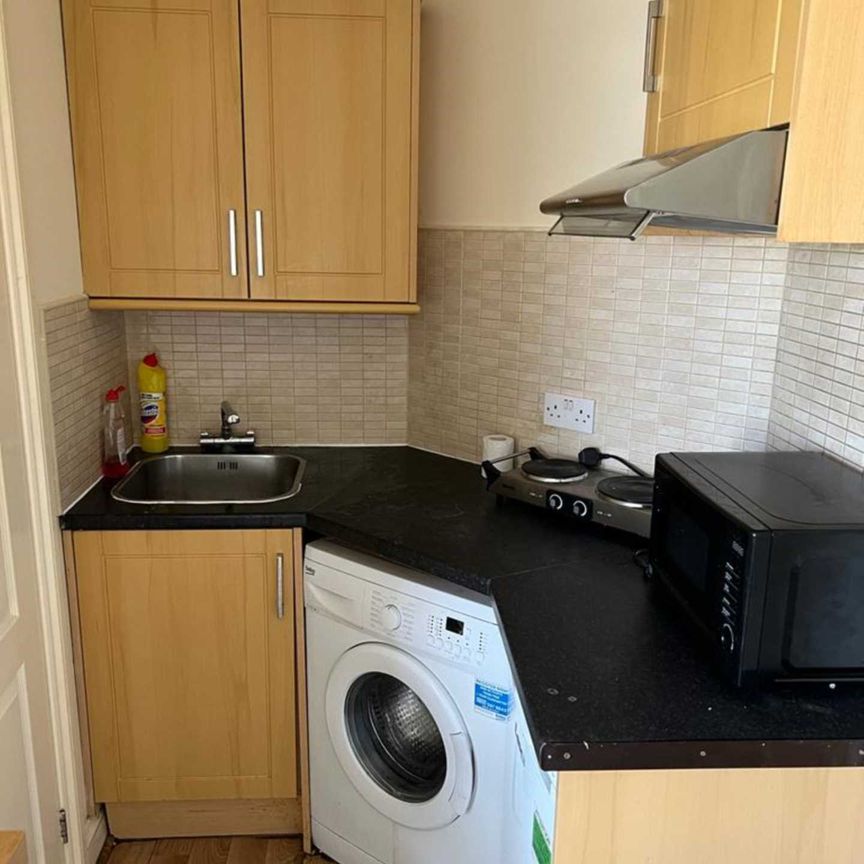 Price £875 pcm - Available 02/03/2026 - Furnished - Photo 1